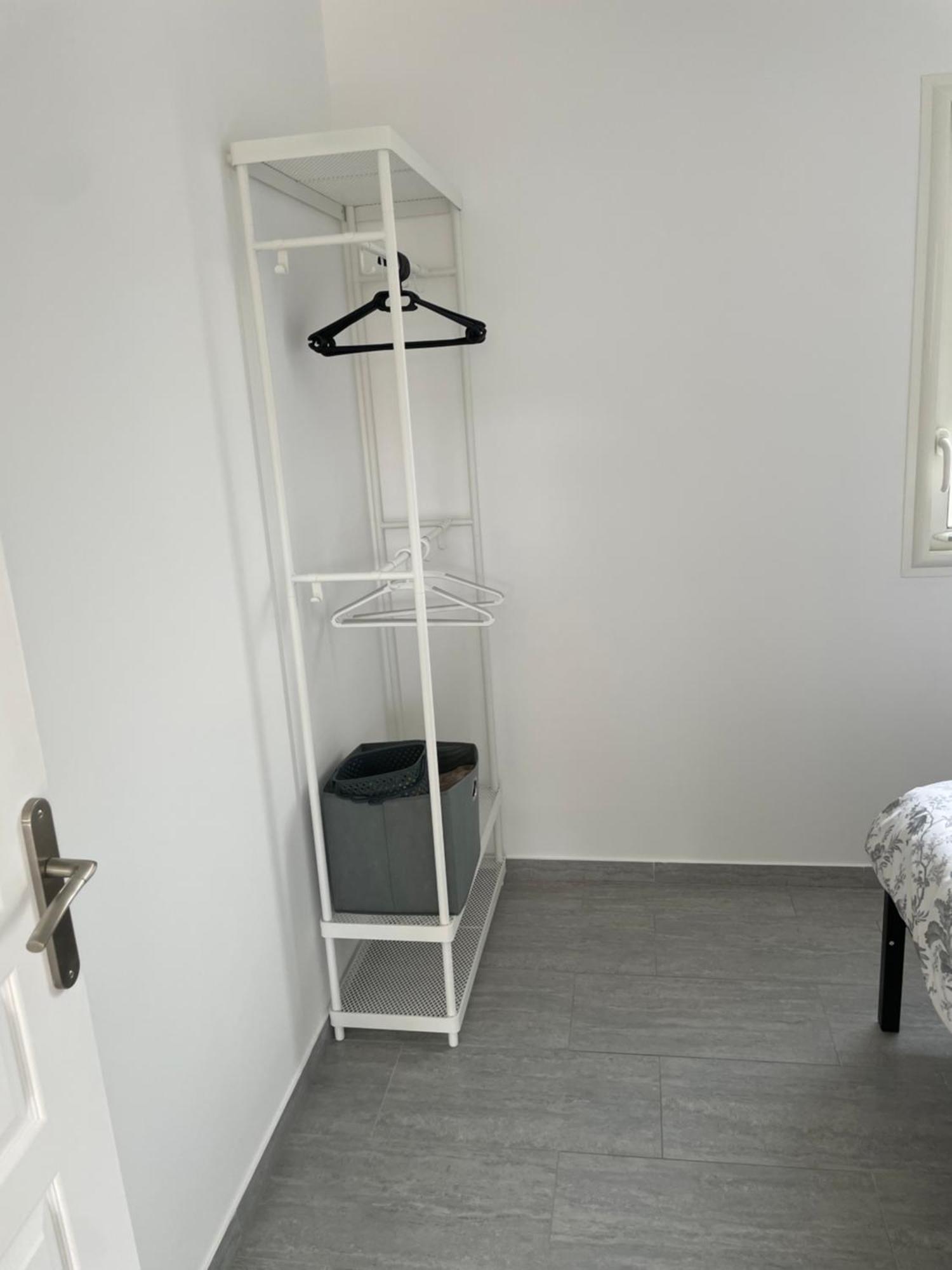 Appartement T2 Avec Terrasse Et Cour カヴァイヨン エクステリア 写真