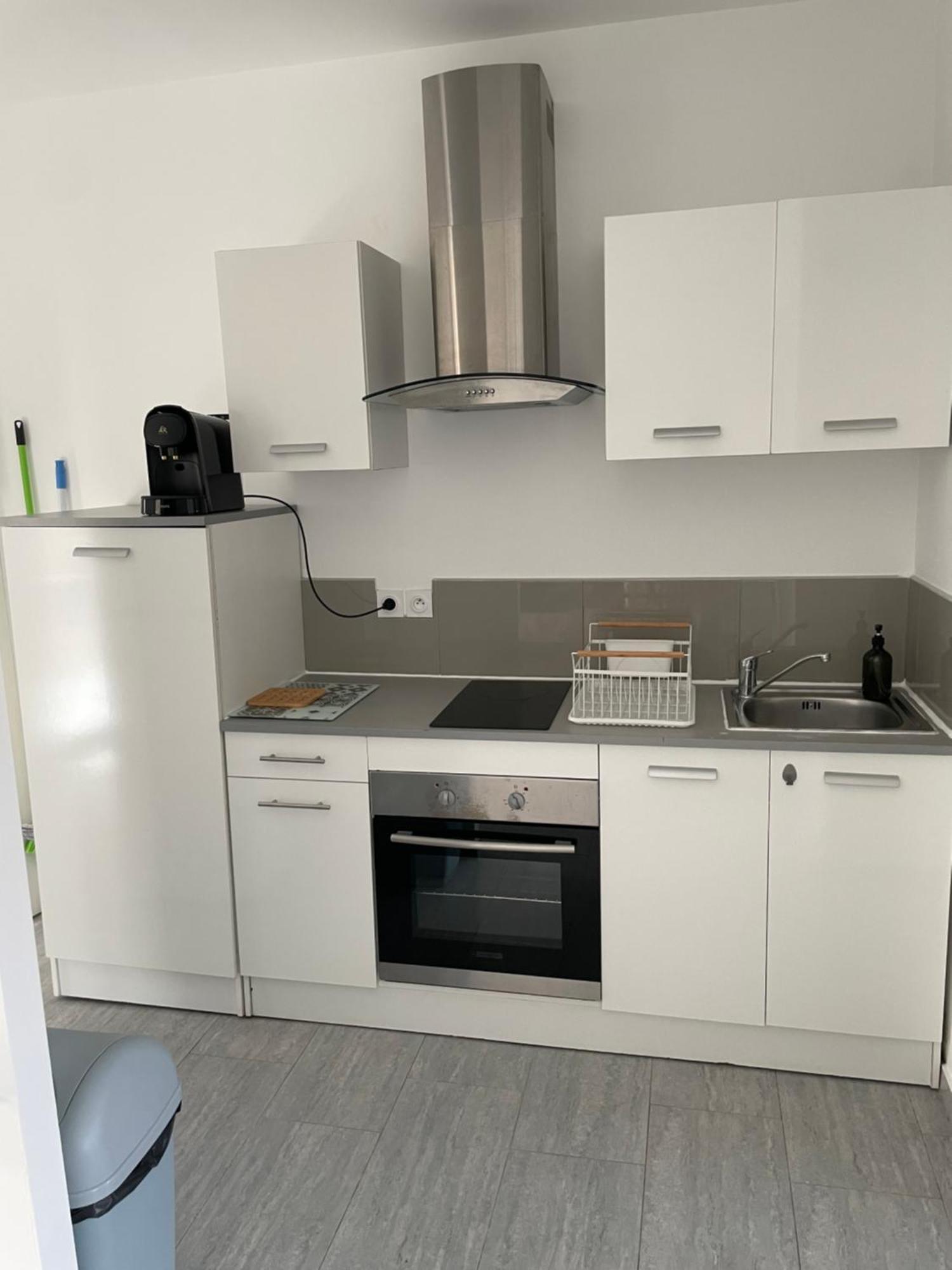 Appartement T2 Avec Terrasse Et Cour カヴァイヨン エクステリア 写真