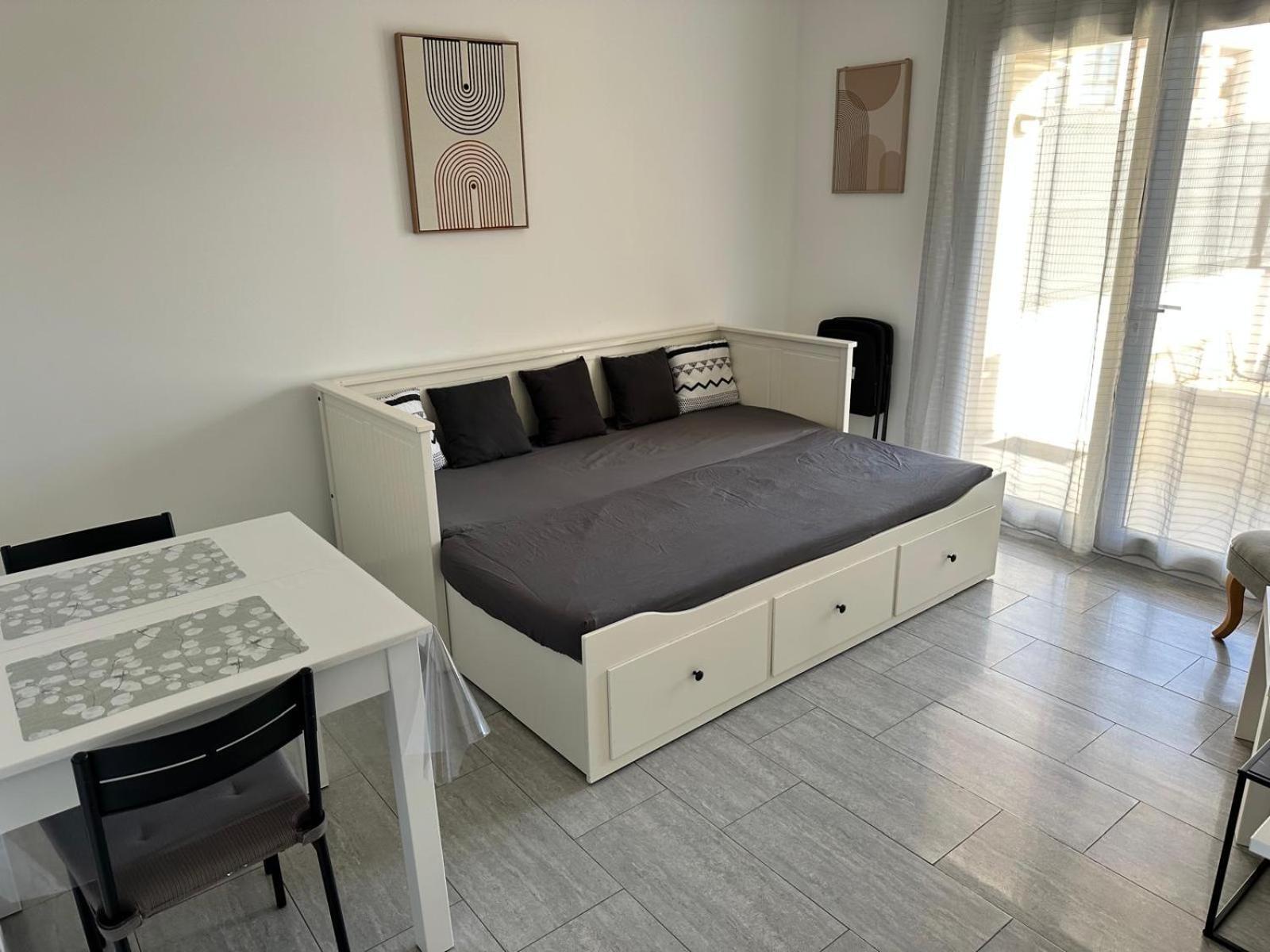Appartement T2 Avec Terrasse Et Cour カヴァイヨン エクステリア 写真