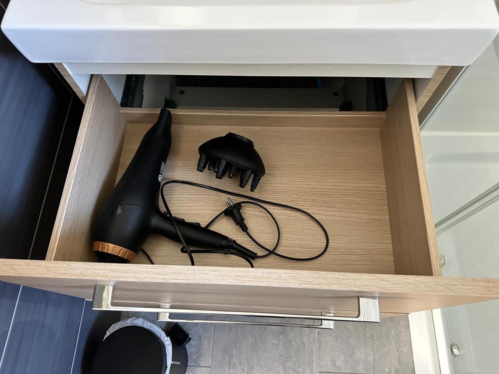 Appartement T2 Avec Terrasse Et Cour カヴァイヨン エクステリア 写真