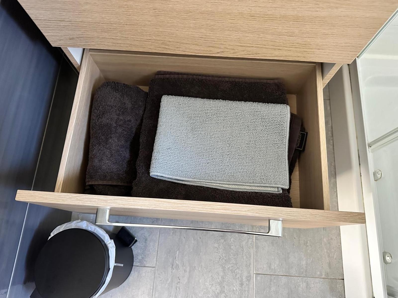 Appartement T2 Avec Terrasse Et Cour カヴァイヨン エクステリア 写真