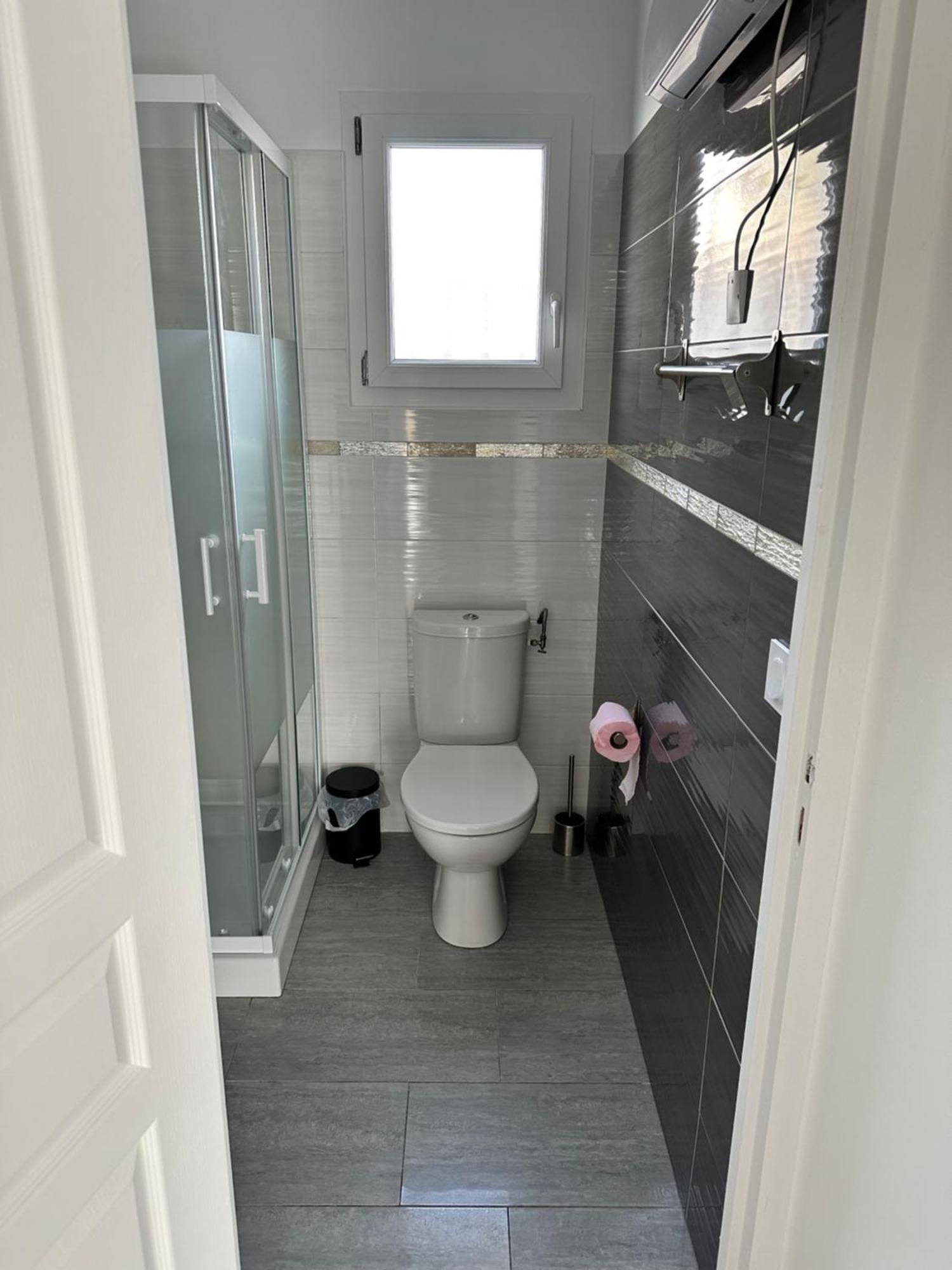 Appartement T2 Avec Terrasse Et Cour カヴァイヨン エクステリア 写真